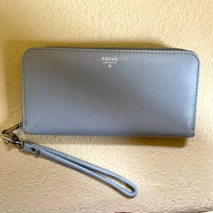 Fossil wallet in great condition.